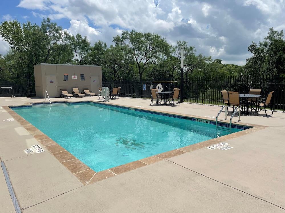 La Quinta Inn & Suites By Wyndham San Antonio Seaworld Lafb Экстерьер фото