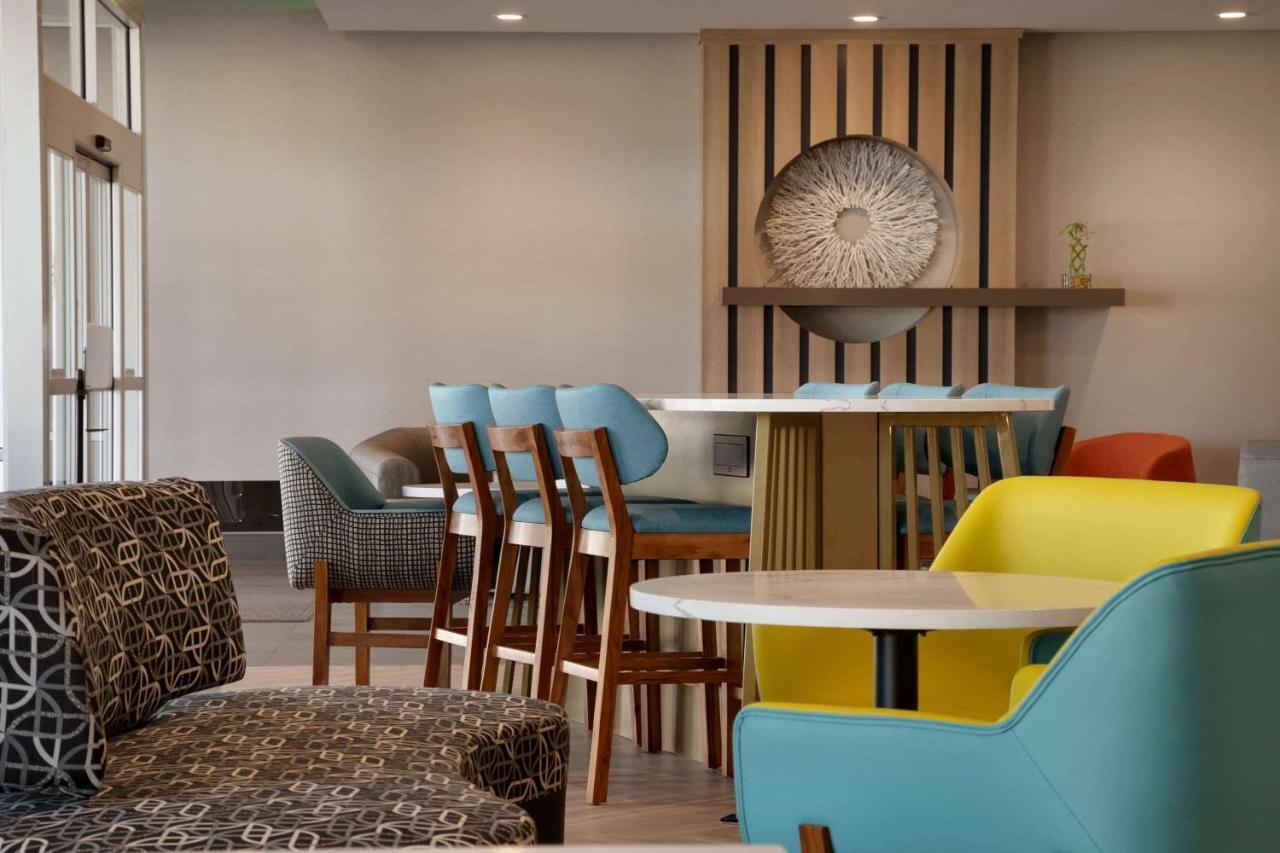 La Quinta Inn & Suites By Wyndham San Antonio Seaworld Lafb Экстерьер фото