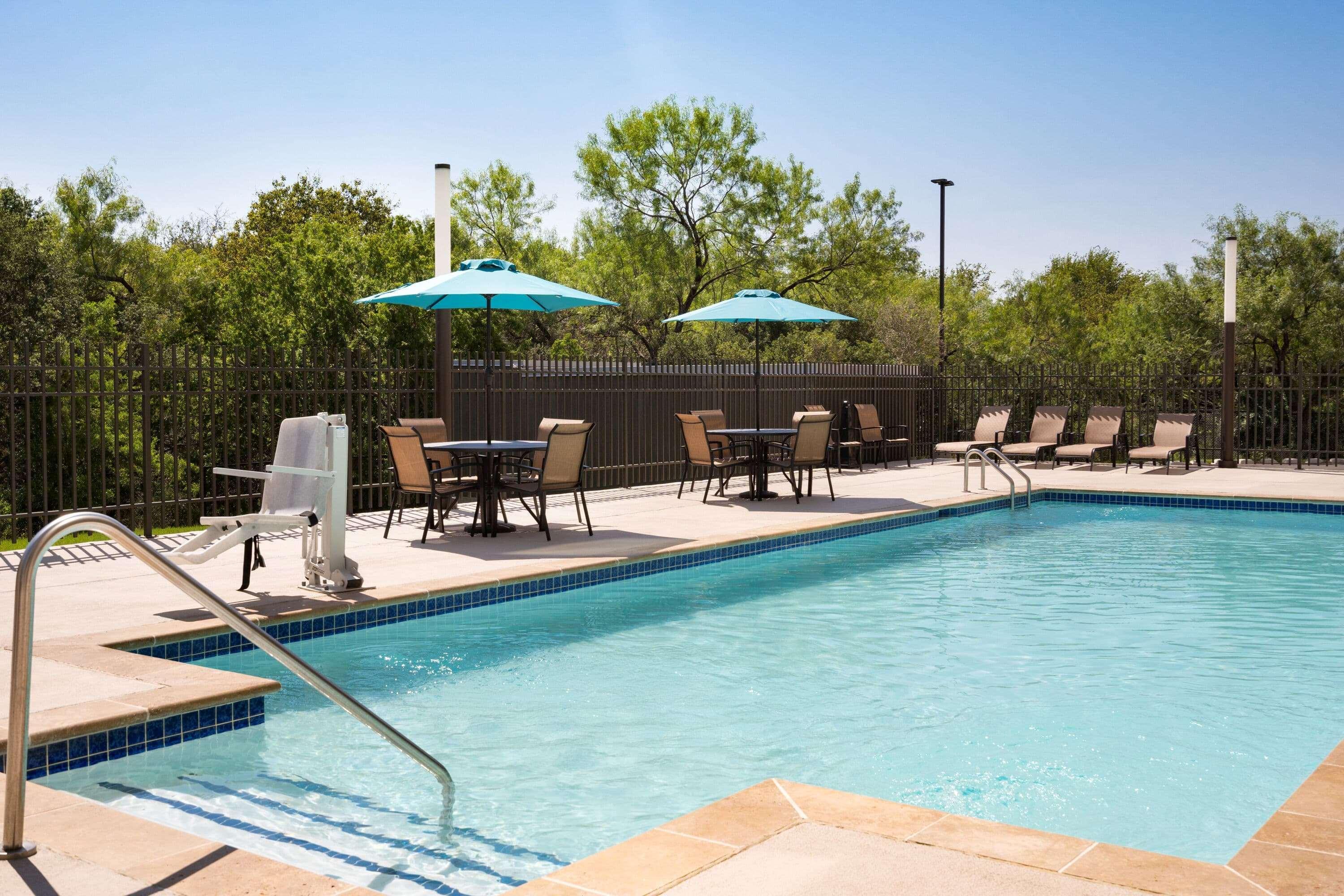 La Quinta Inn & Suites By Wyndham San Antonio Seaworld Lafb Экстерьер фото