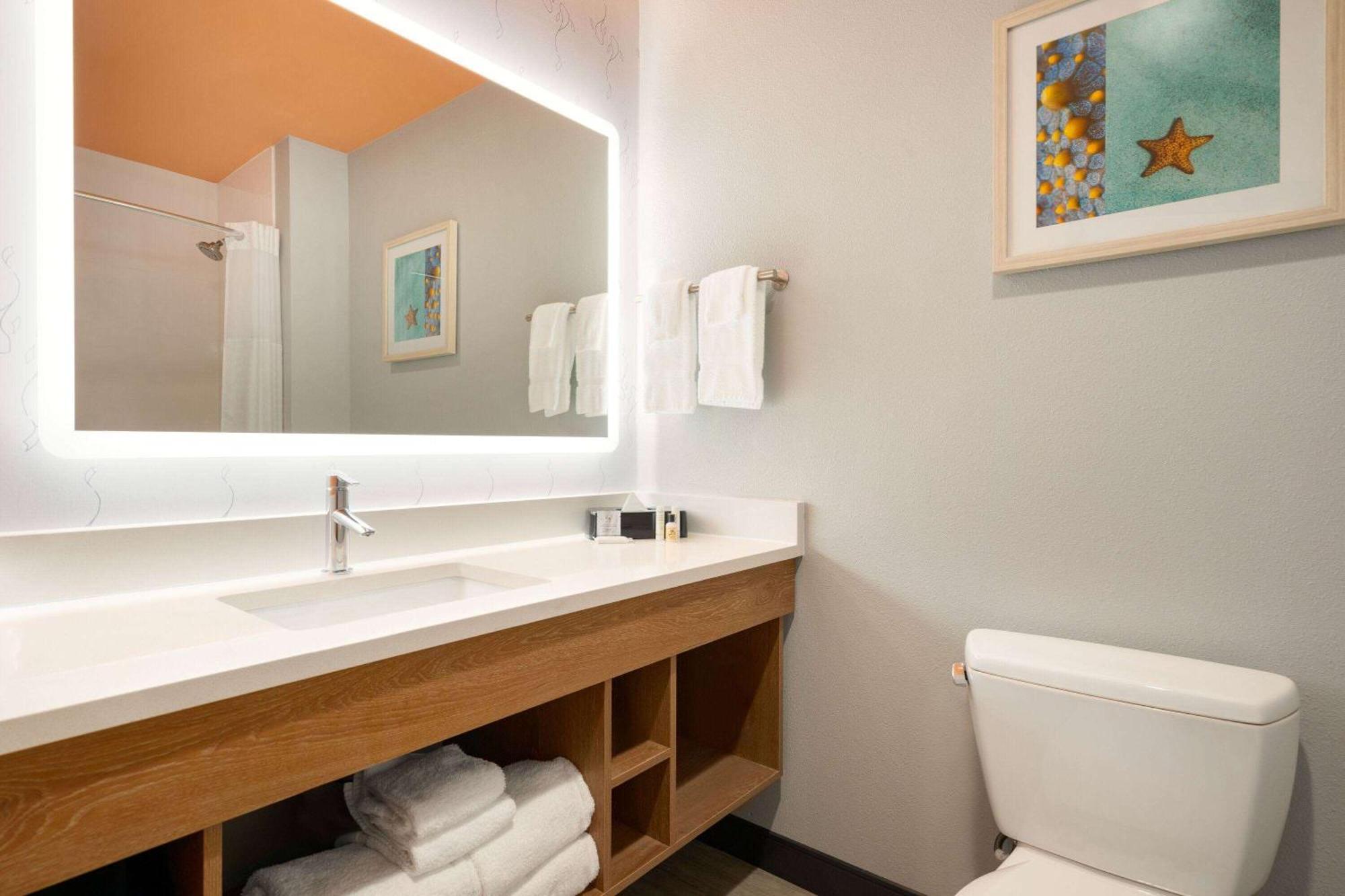 La Quinta Inn & Suites By Wyndham San Antonio Seaworld Lafb Экстерьер фото