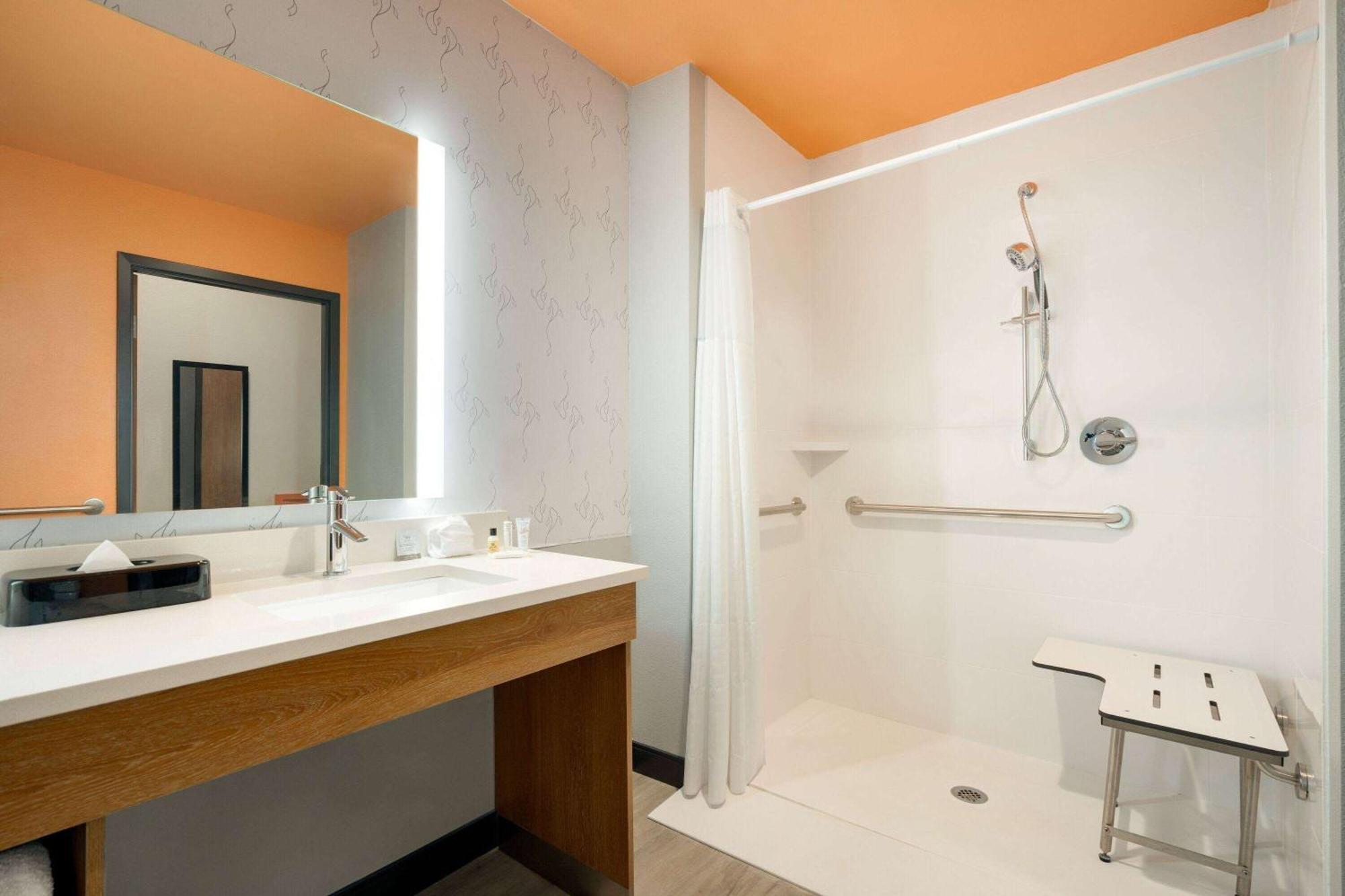 La Quinta Inn & Suites By Wyndham San Antonio Seaworld Lafb Экстерьер фото